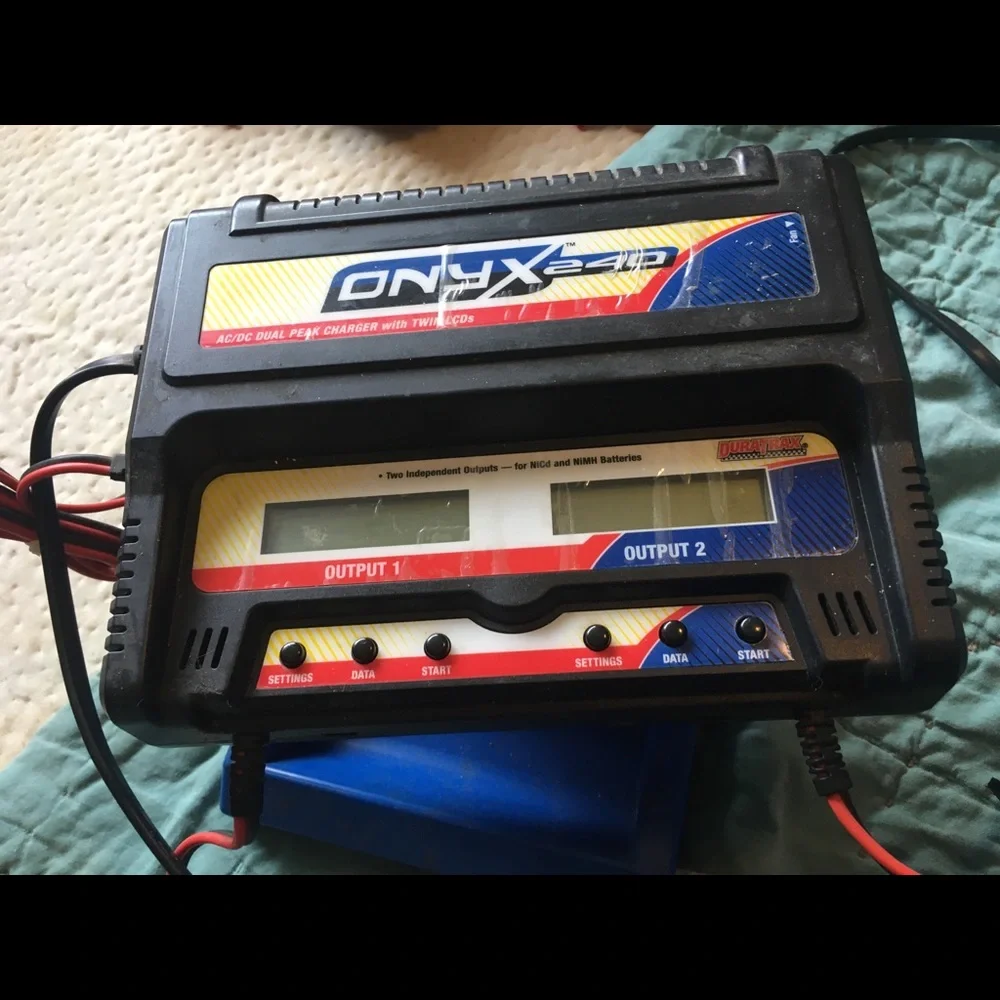 Duratrax Onyx 240 AC/DC Dual Charger w/LCD